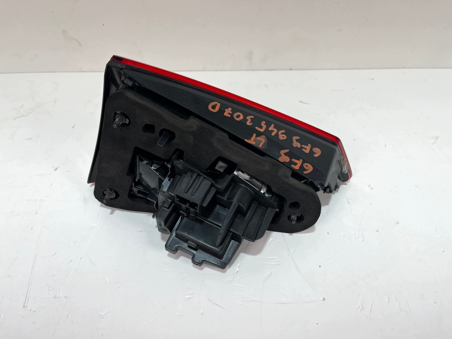 light left rear to the bonnet SEAT ARONA 6F9 6F9945307D