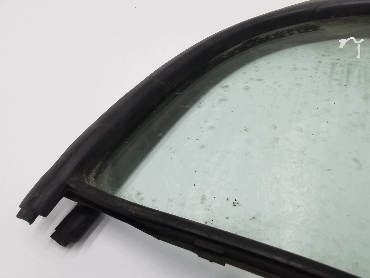 window bodywork left rear part rear TOYOTA YARIS II 68189-0D010