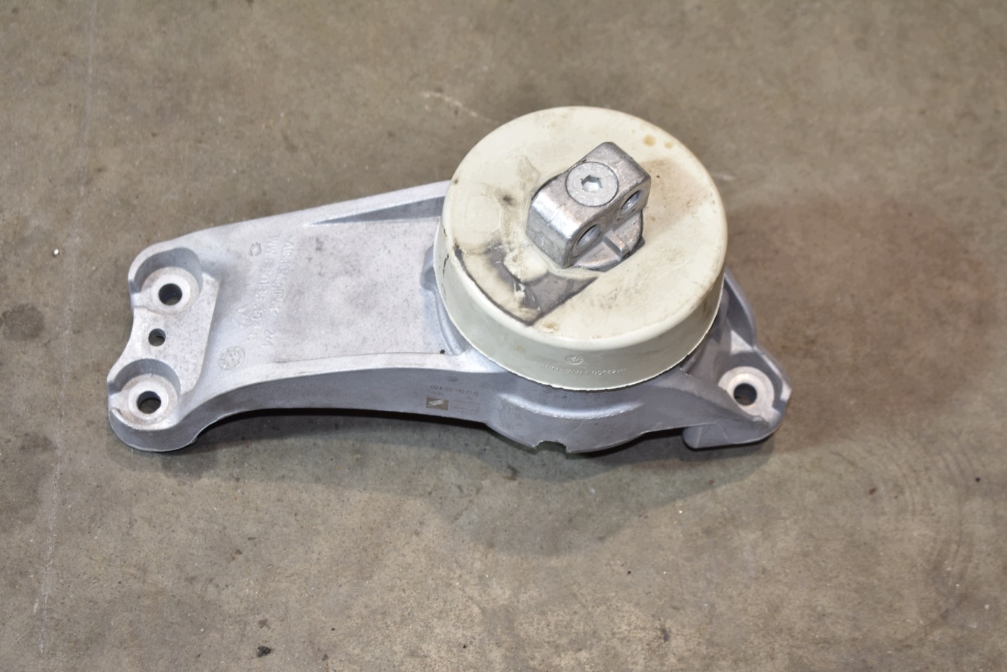 perfect condition engine mount MERCEDES W214 W206 1