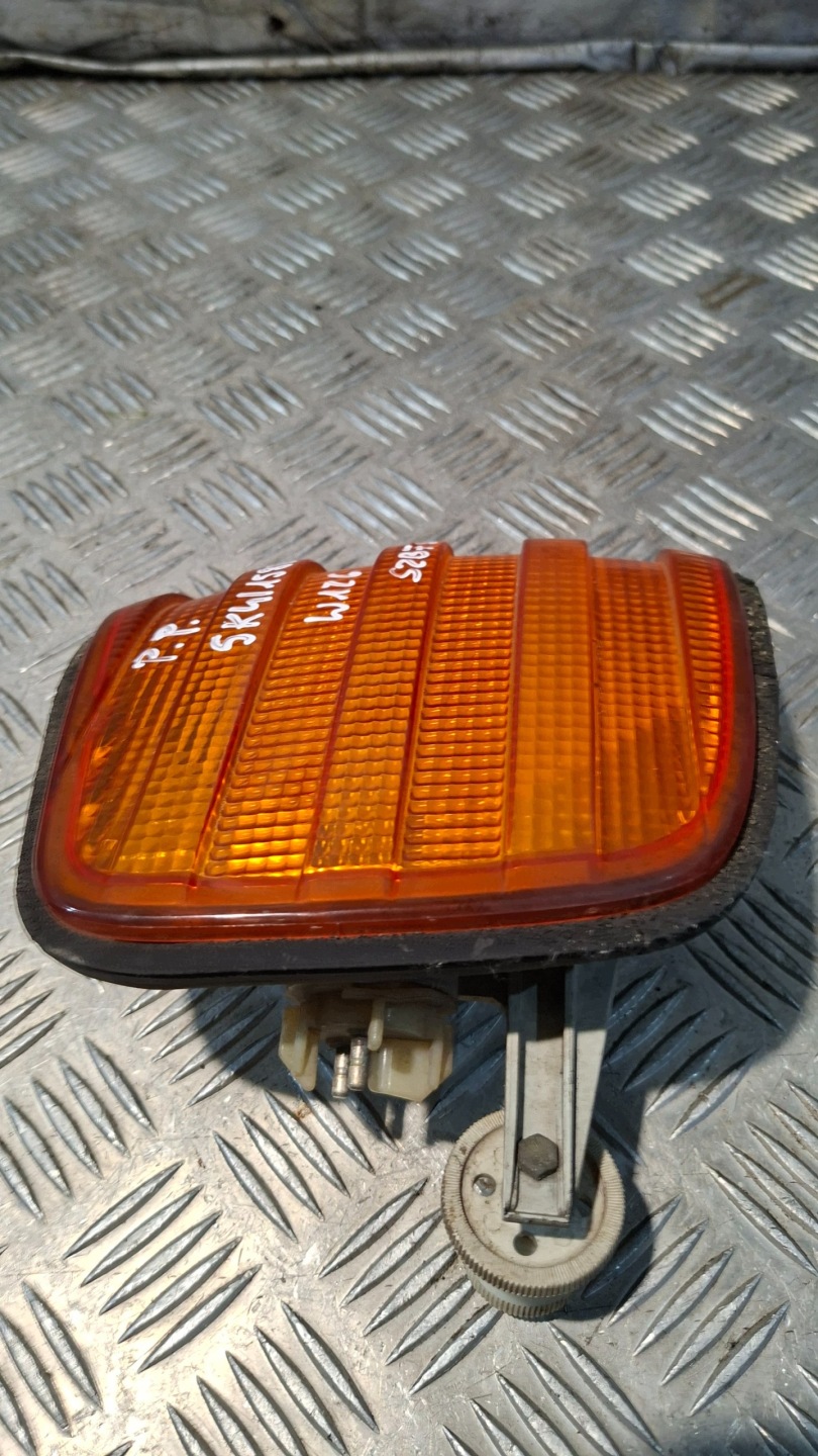 indicator right front MERCEDES W126
