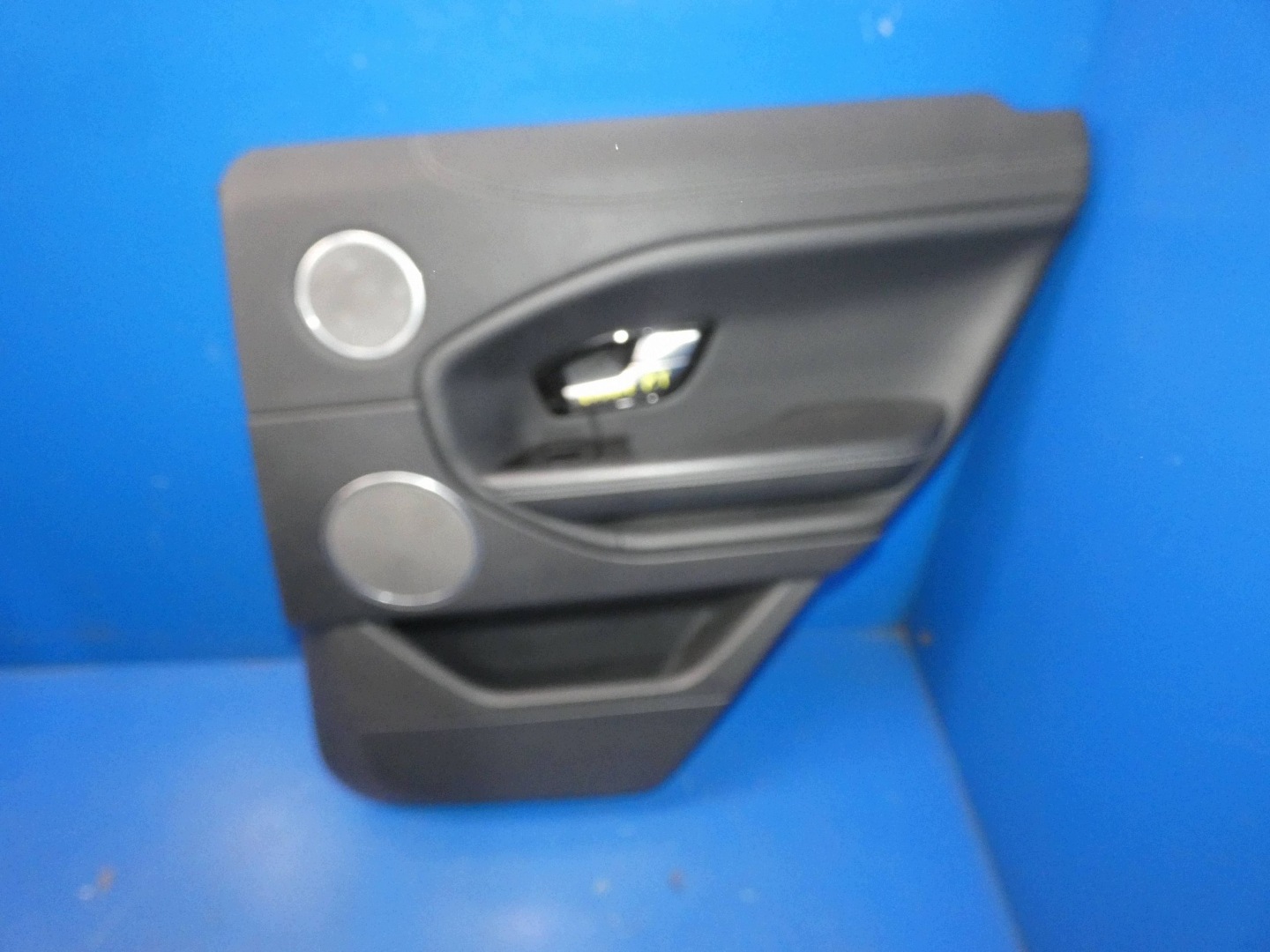 RANGE ROVER EVOQUE and L538 side upholstery door left rear part