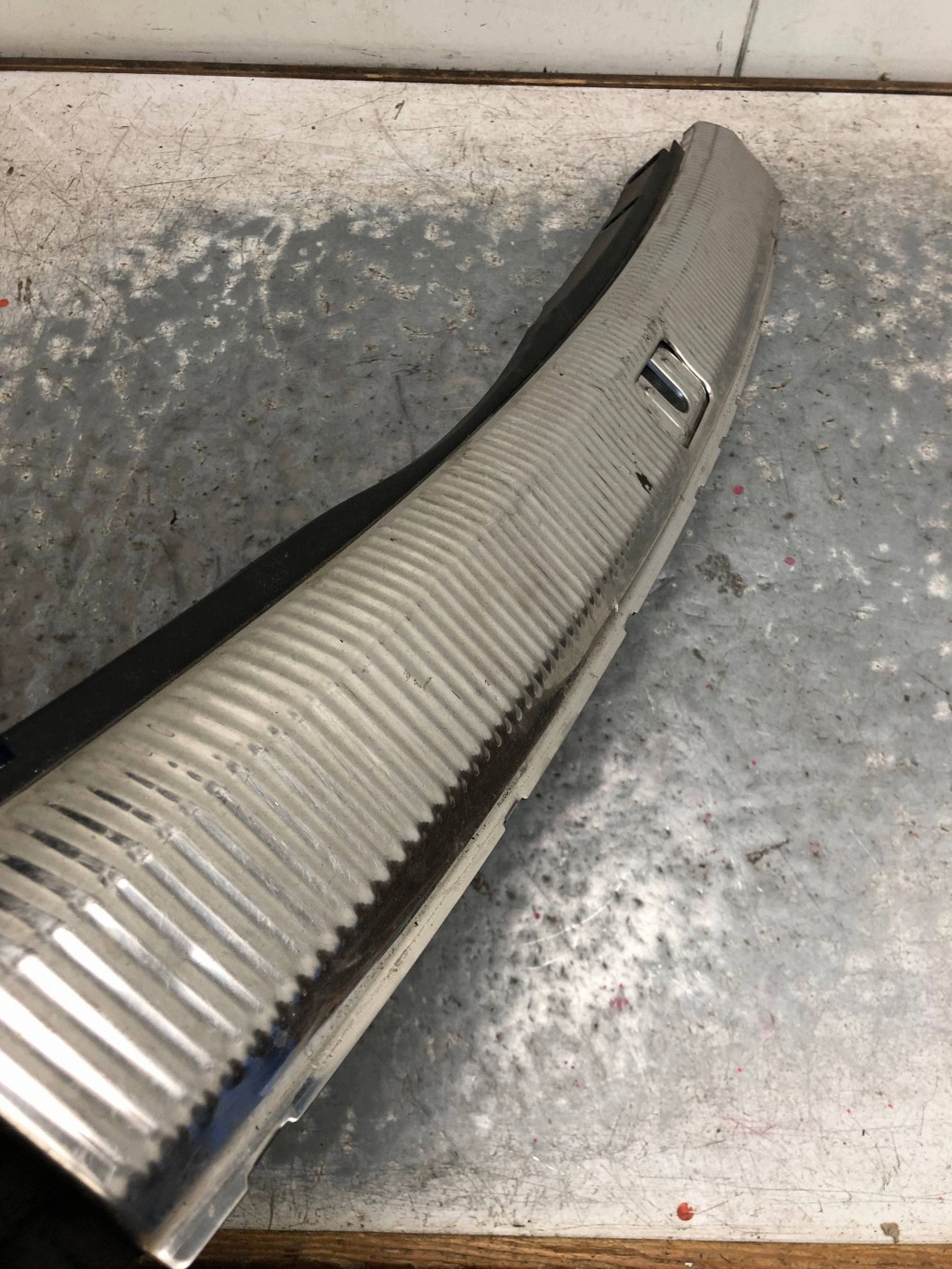 cover of the threshold boot AUDI A6 C6 KOMBI 4F9864483B