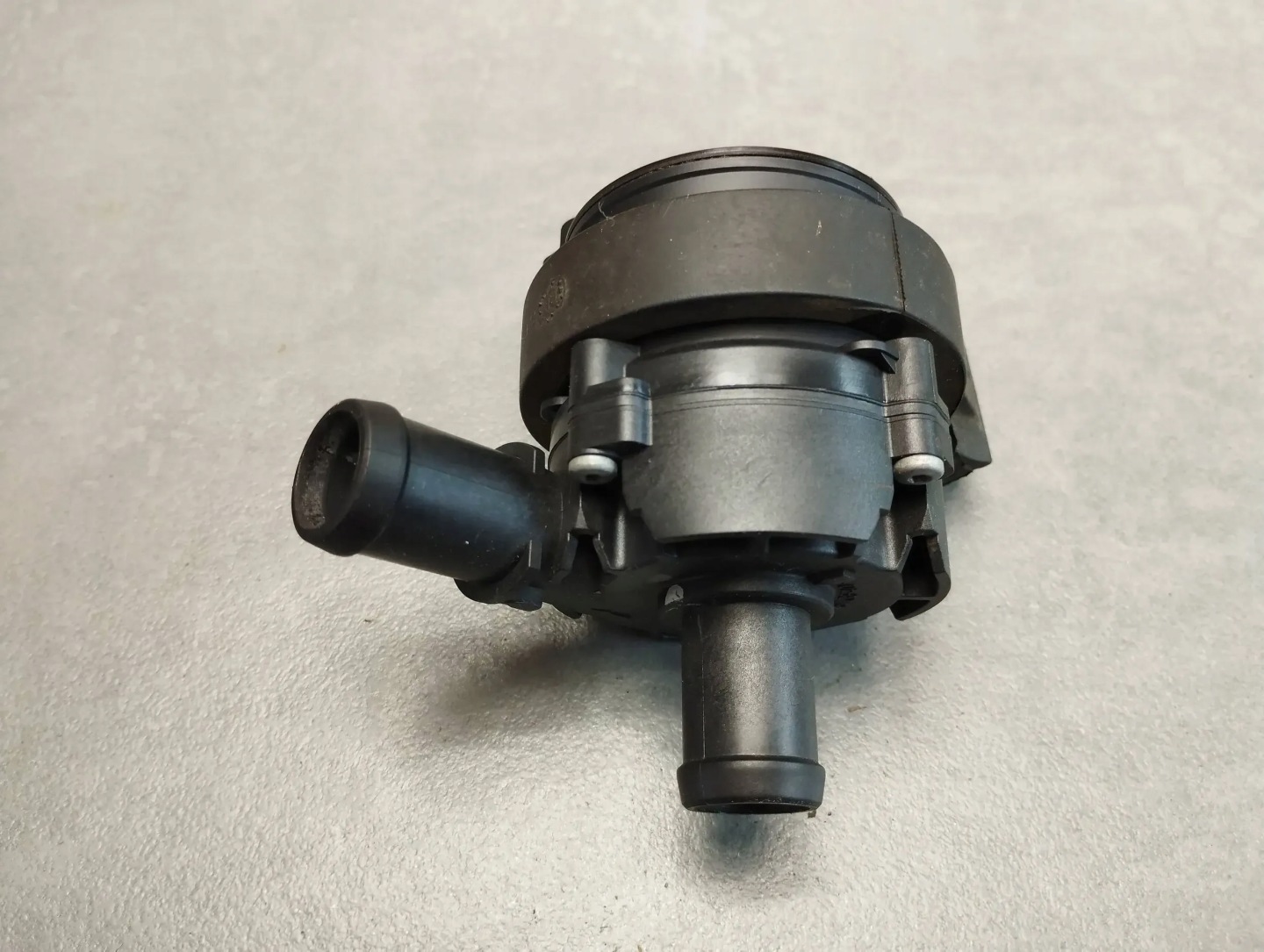 Renault Scenic IV 1.9 DCI dodatna pumpa vode 0392023219