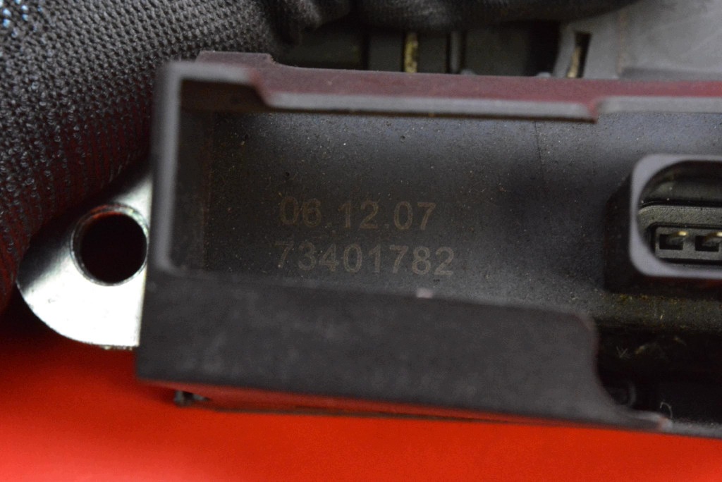 lock bonnet rear part boot 3C9827645A VW PASSAT B6 KOMBI 05-10
