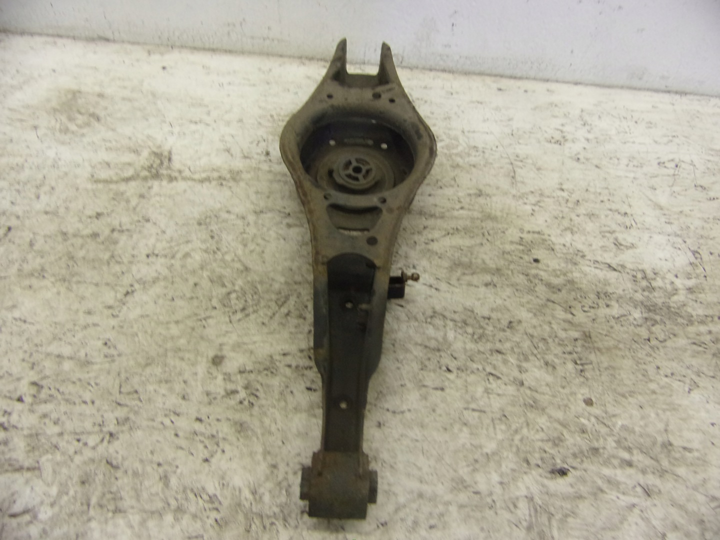 arm left rear lower VOLKSWAGEN TIGUAN