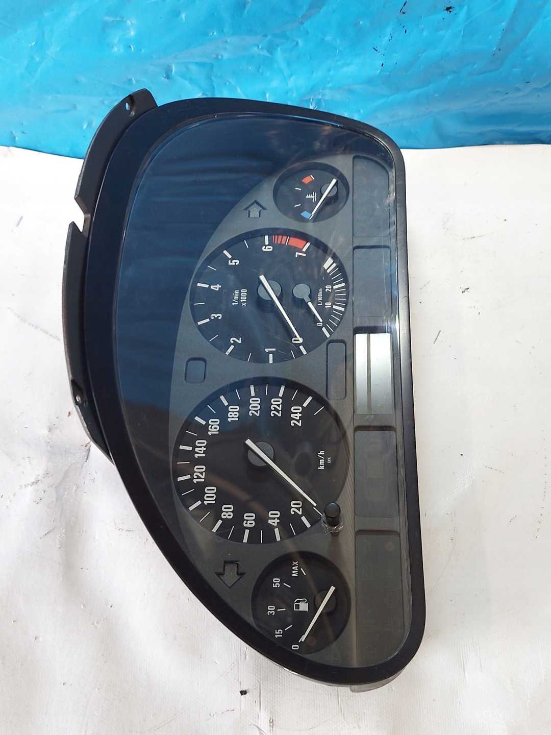dials clock BMW 5 E39 520i 62118381195
