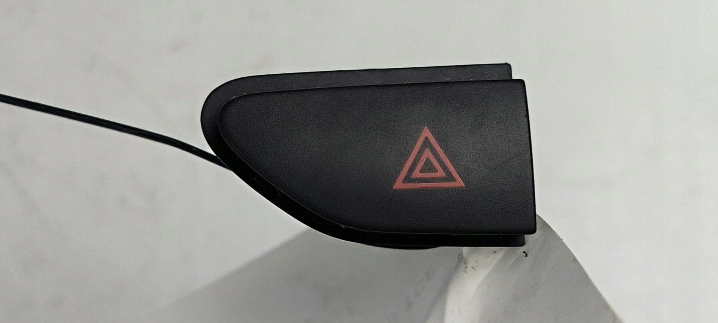 Schalter des warnblickschalters 252907372R RENAULT CLIO IV