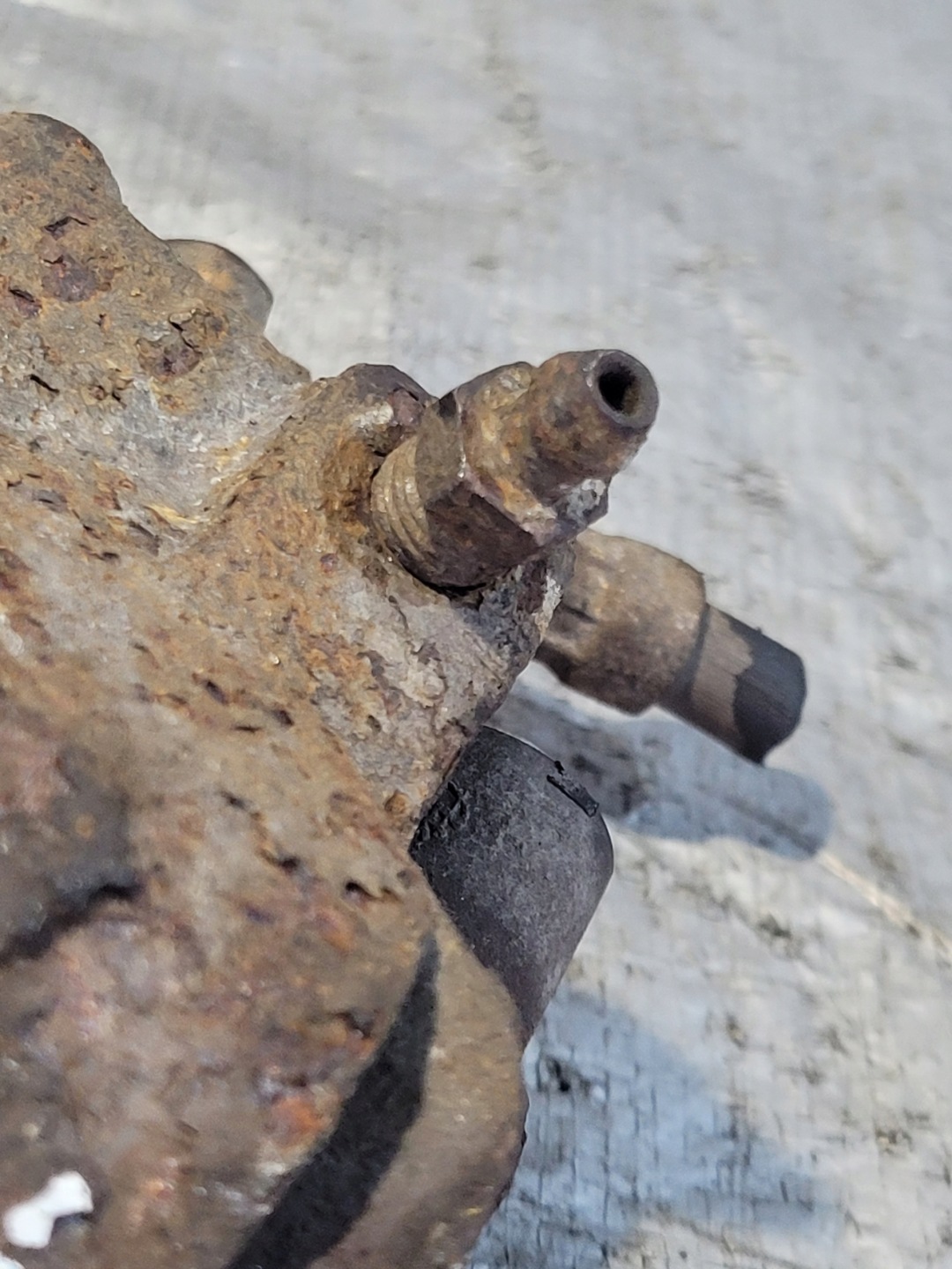 caliper brake left front VOLKSWAGEN FOX 1.2B 05r.