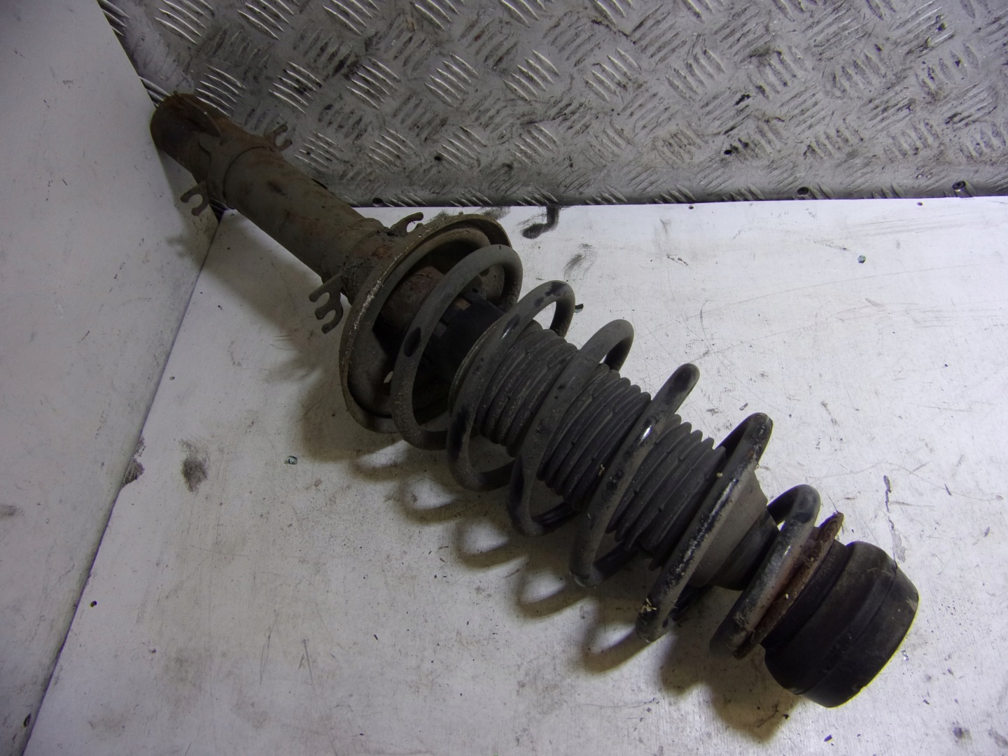 MCPERSON shock absorber front front VOLKSWAGEN GOLF 4 1J04130315