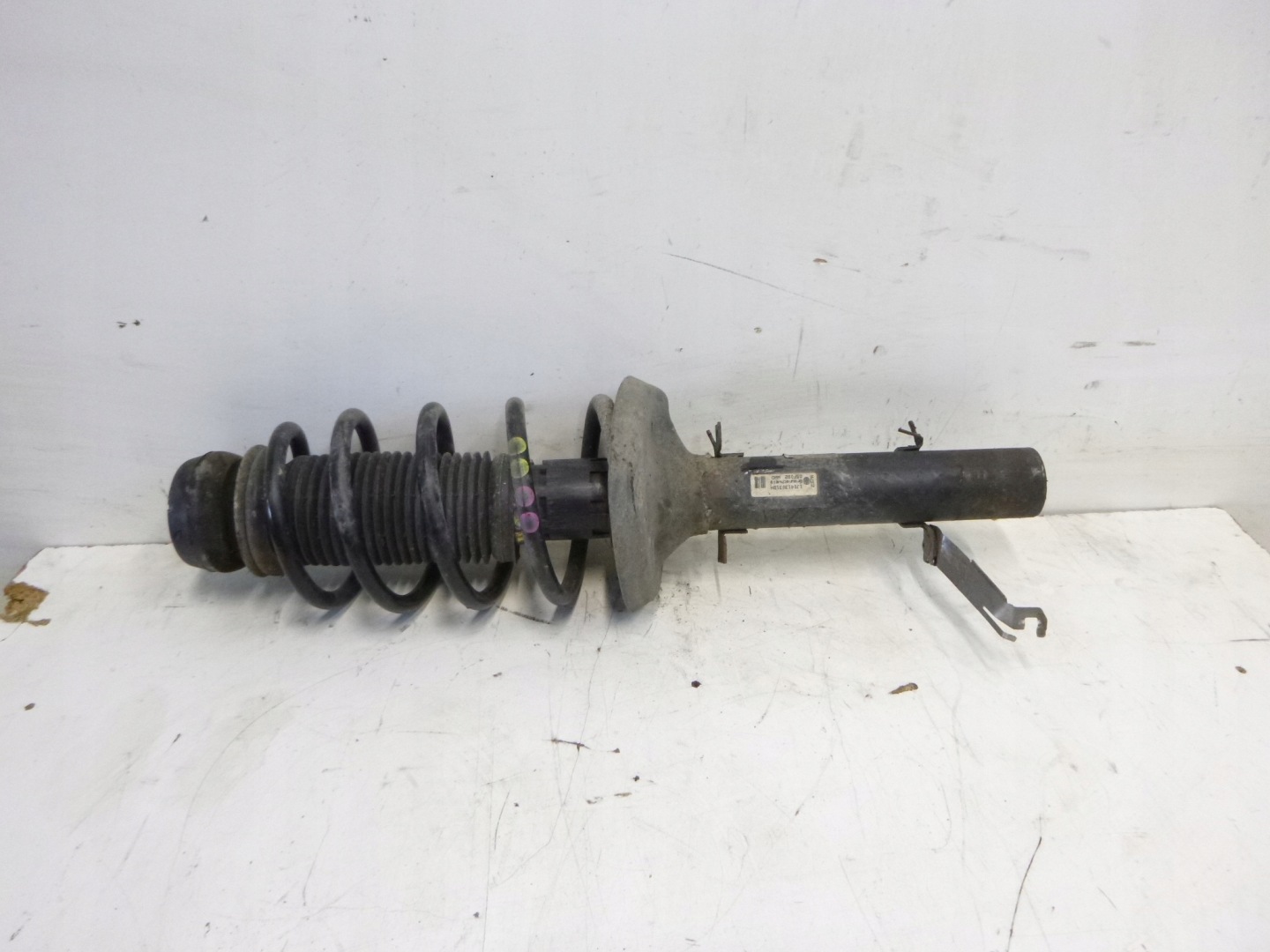 shock absorber front left VW Bora 2.0 1998 – 2005 kombi