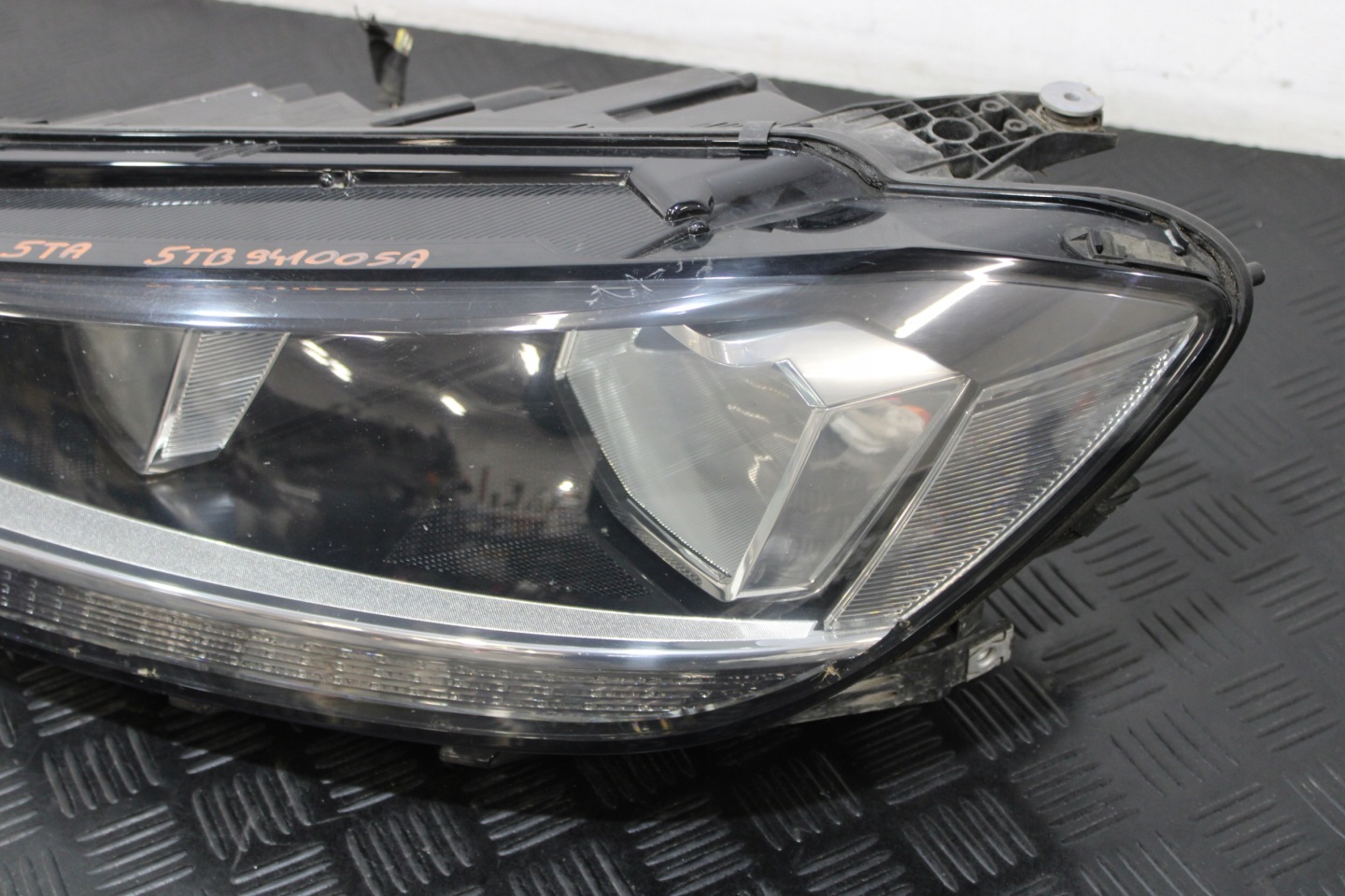 light left front left front 5TB941005A VW TOURAN II 2 5TA