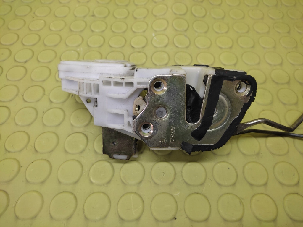 MITSUBISHI PAJERO 3 lock door right front