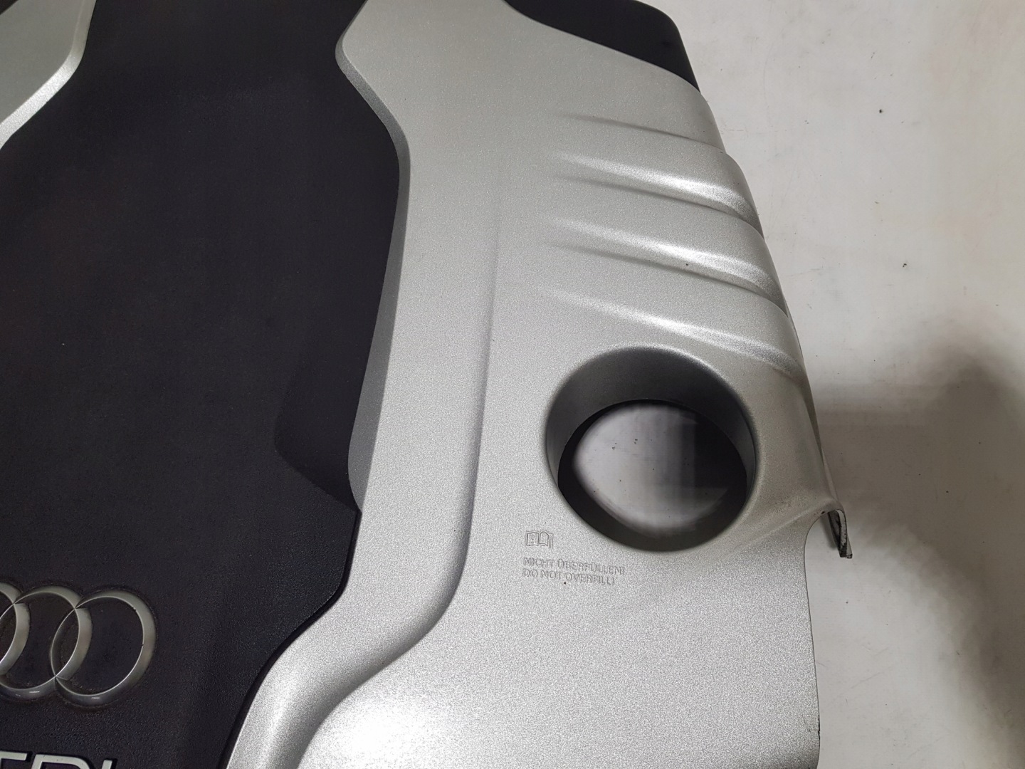 upper cover engine housing cover AUDI A8 D4 3.0 TDI 4H0103925