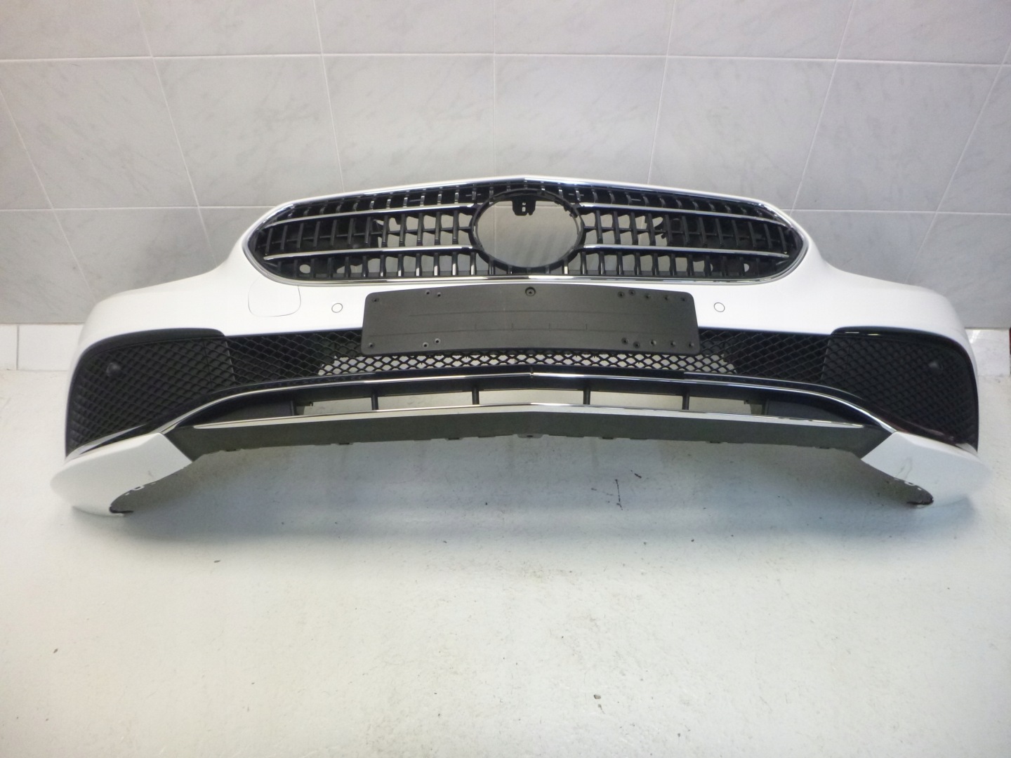 MERCEDES W213 20> bumper front KAMERA grill 6xPDC