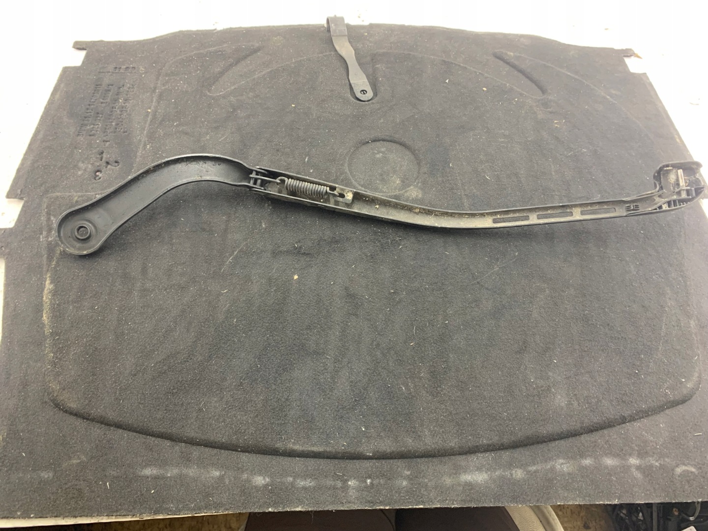 BMW E91 E90 wiper arm right