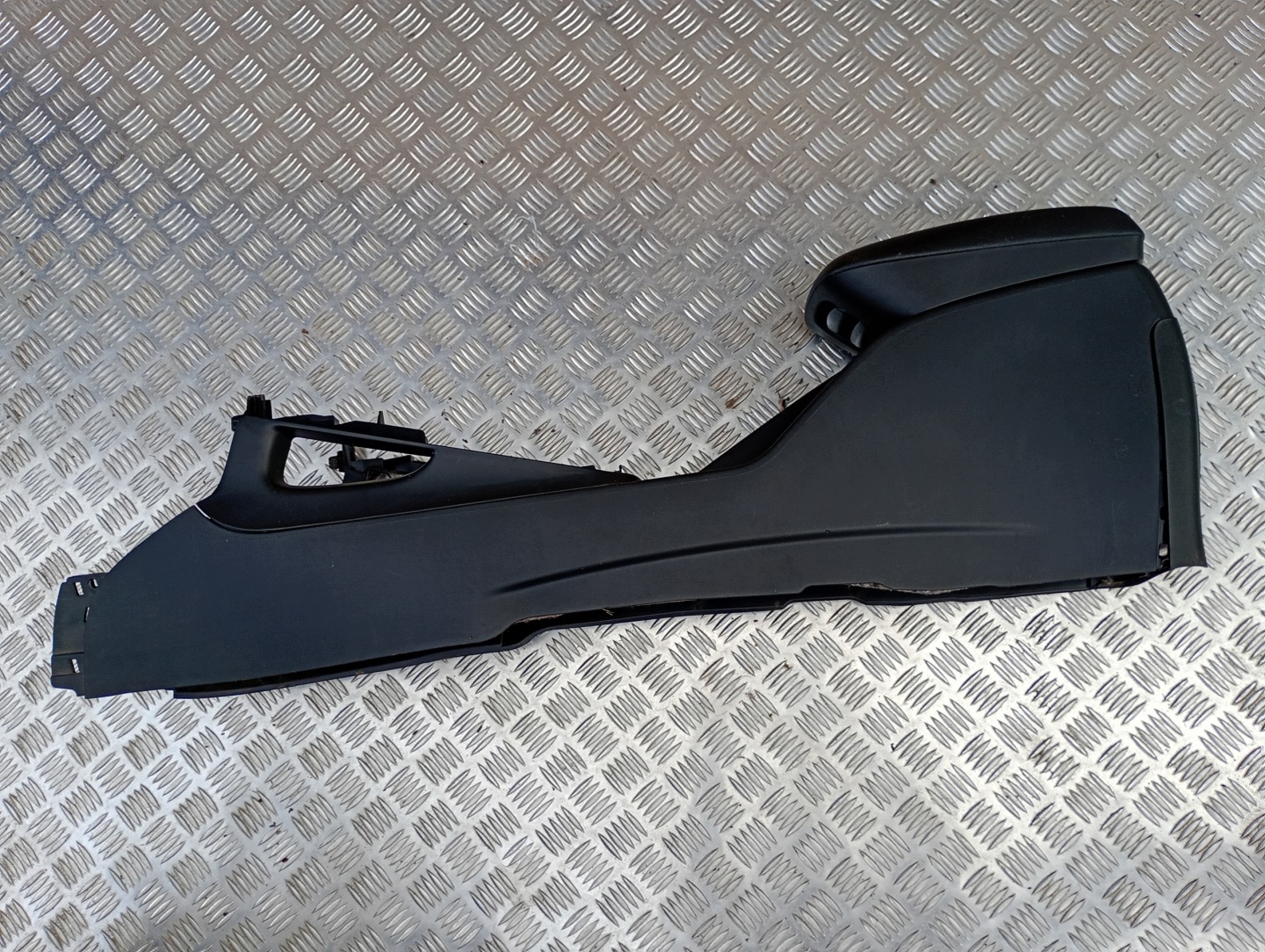 armrest tunnel central KIA CEED and 84611-1H100