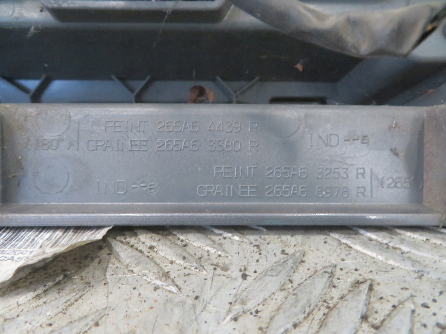 light left rear part OPEL VIVARO RENAULT TRAFIC 18R 265A64439R