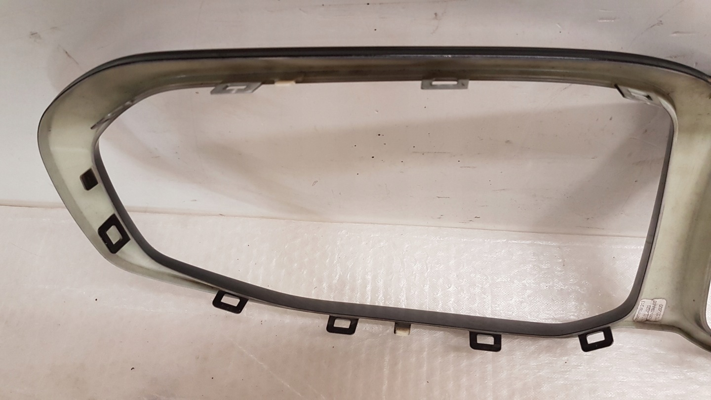 Grill der Stoßstange Grill BMW F40 SHADOWLINE