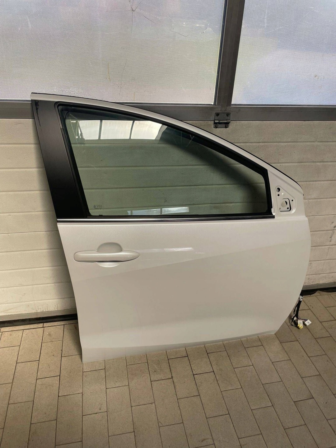 door front front side right Mazda 2 2024 chrom as new! 089