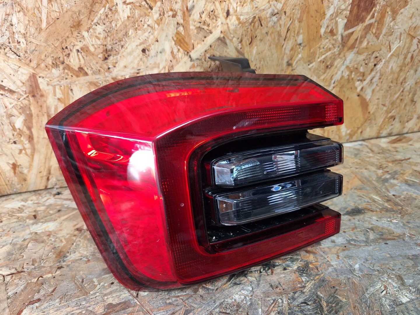 light rear part left J68-4433010 60403300 Chery Tiggo 17