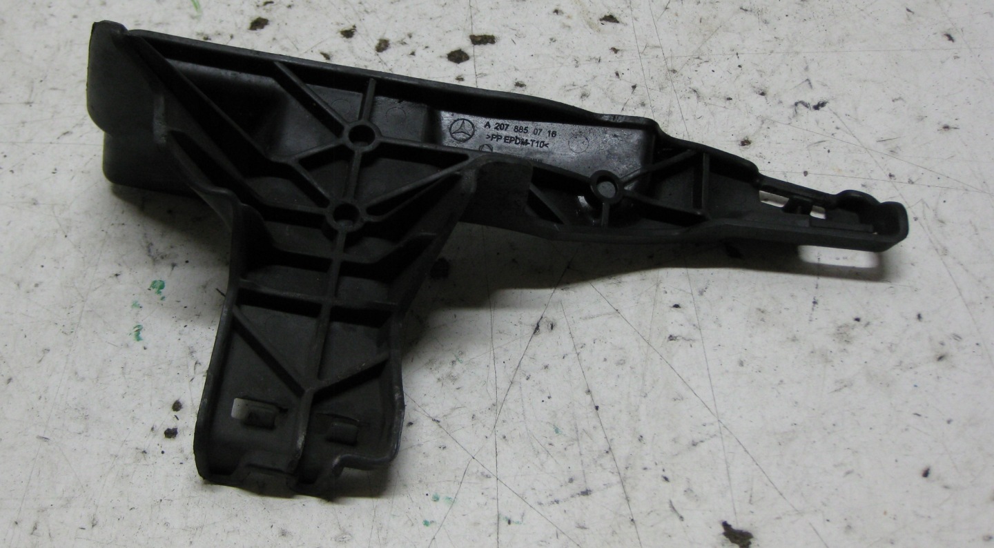 MERCEDES W207 3.0 CDI 11R bumper bracket front A2078850716