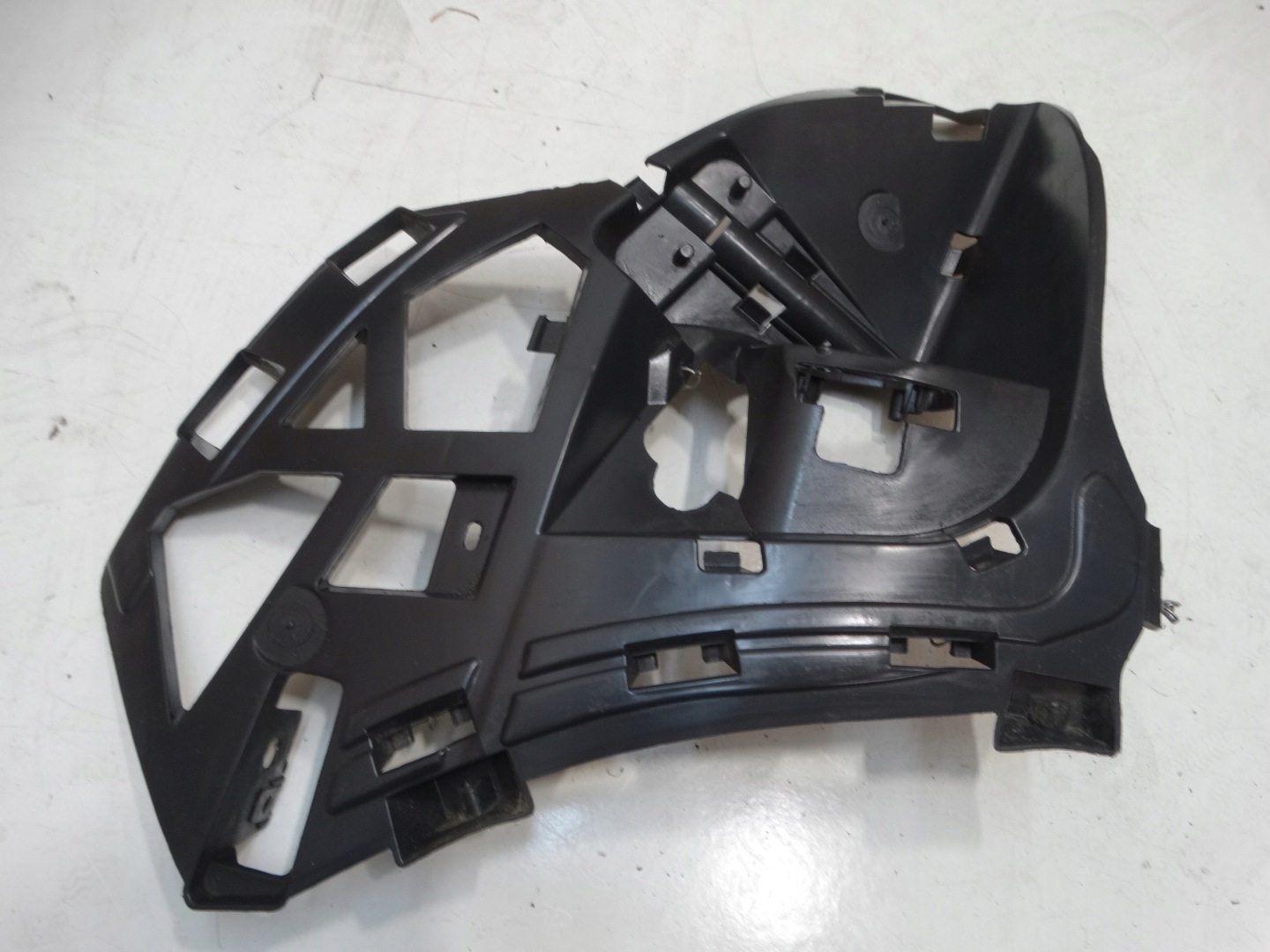 bumper bracket right front RENAULT SCENIC III 09-13R. 001033319