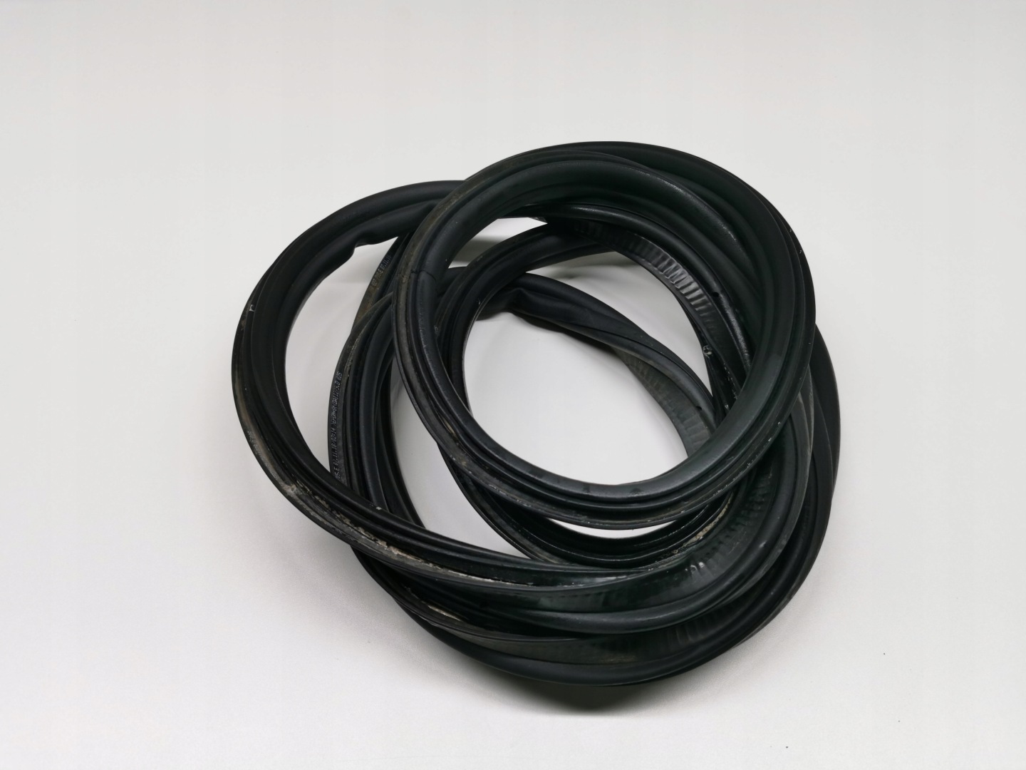 gasket bonnet boot VW TOUAREG III 760 760827705E