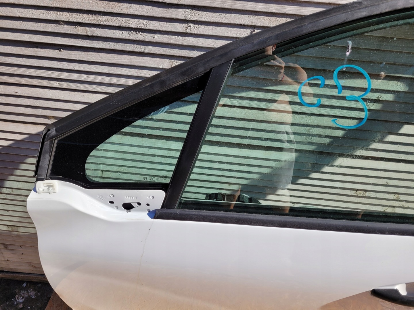 door front front left PEUGEOT 208 and