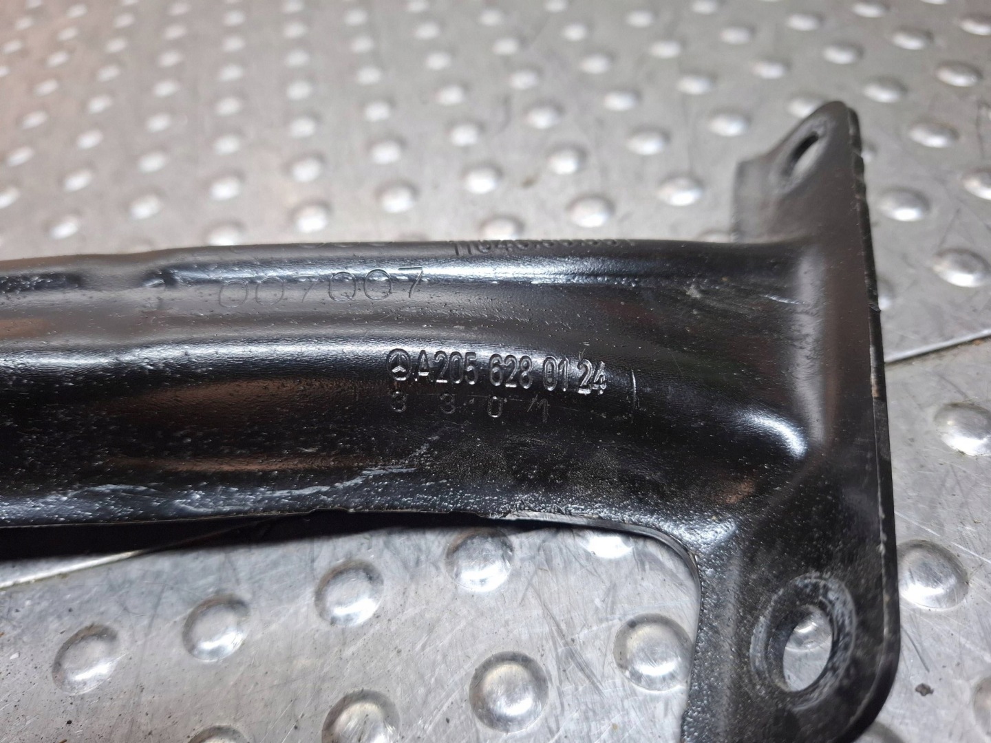 sider console holder under the window A2056280124 MERCEDES C-KLASA W205 AMG