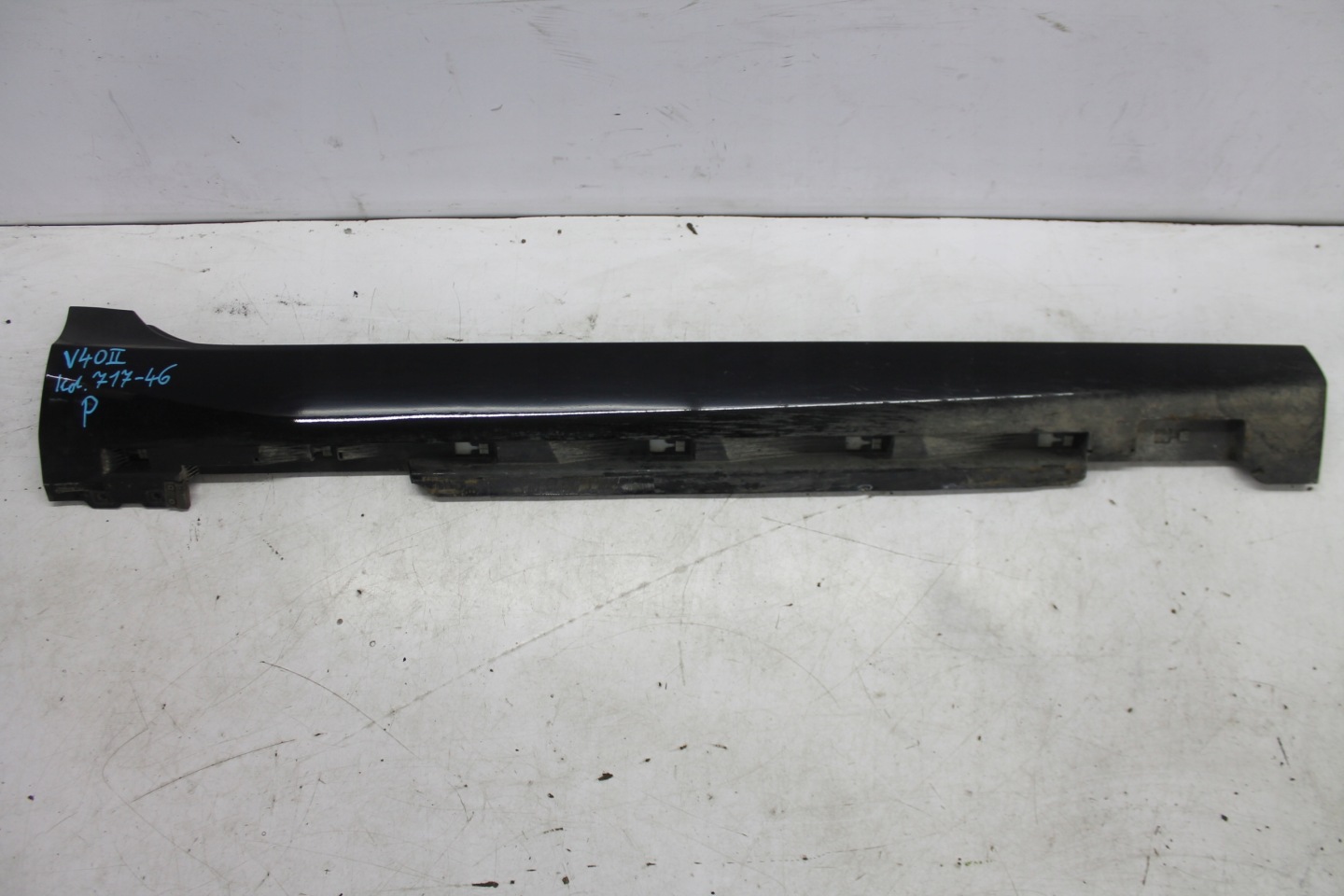 moulding cap threshold right VOLVO V40 II 717-46
