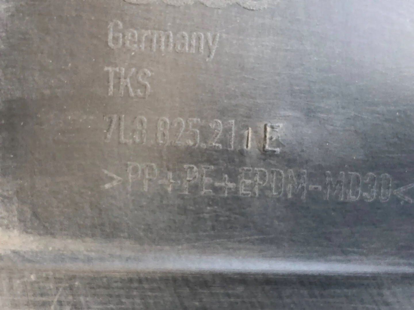 cover chassis left AUDI Q7 4L 7L8825211E