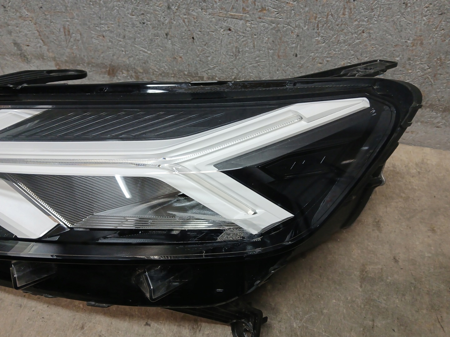 light front left DACIA SANDERO III 3 JOGGER LED 260601750R