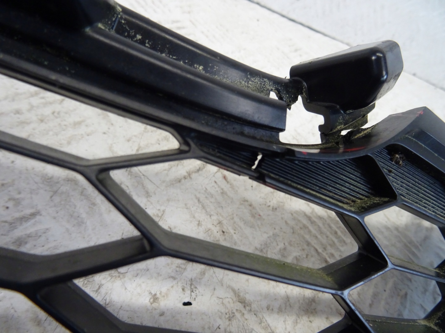 grid of a bumper front front central HONDA CRV III LIFT