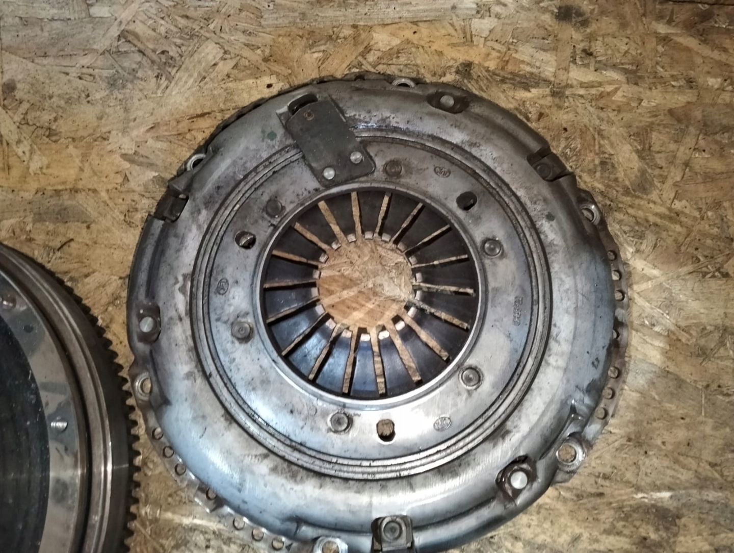 clutch wheel flywheel VOLVO V40 D2 1.6D 324075510
