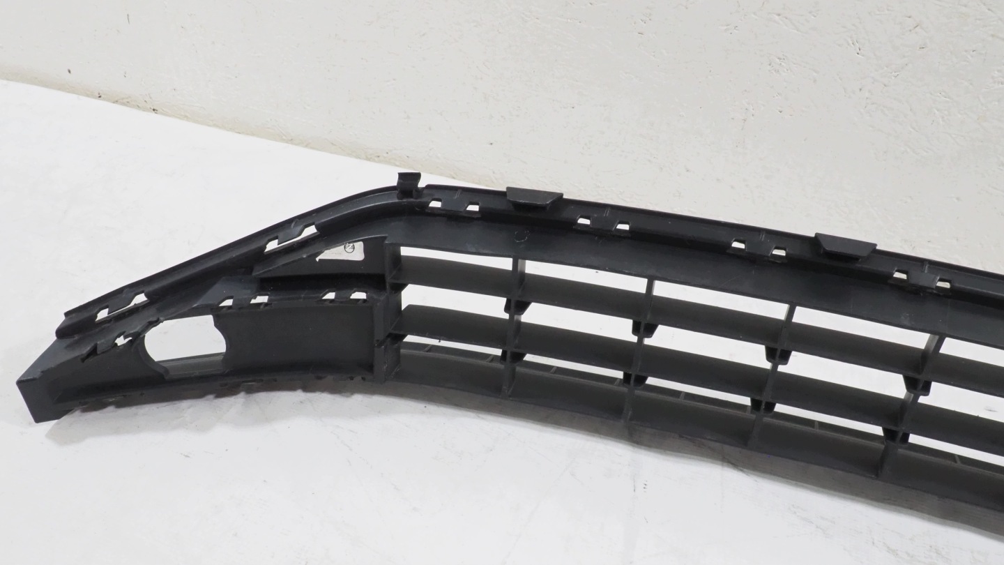 VW Jetta VII mitte lüftungsgitter der stoßstange vorne 17A853677