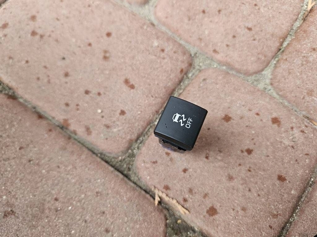 button switch ESP kontroli trakcji Toyota Camry VIII XV70 D982