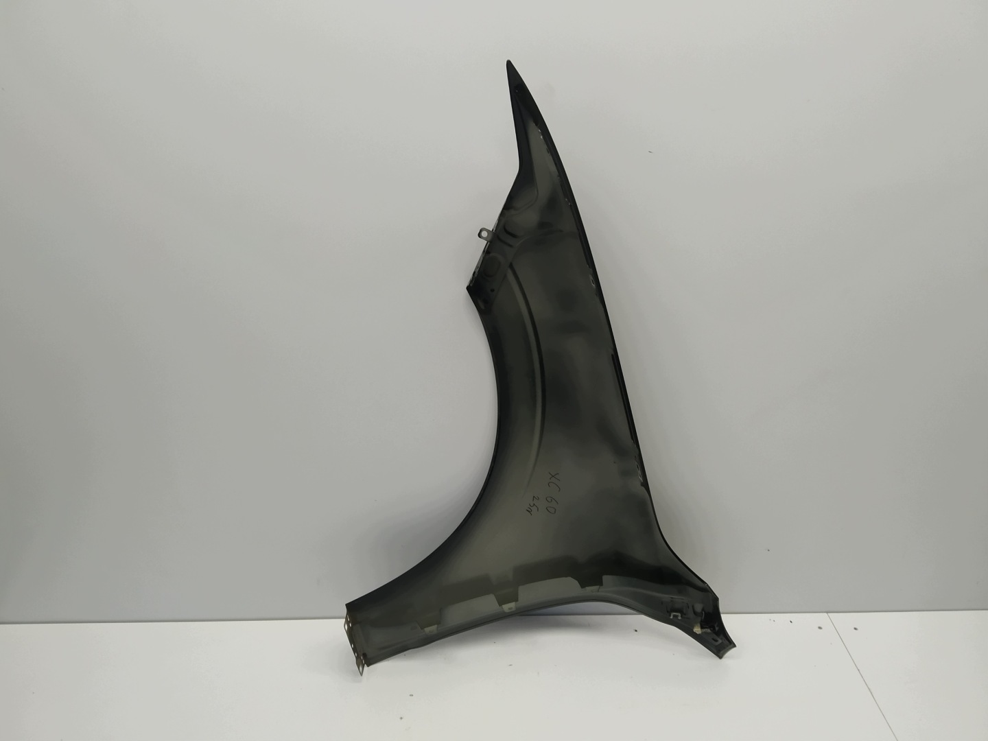 2017r + Volvo Xc60 II fender front right front original black