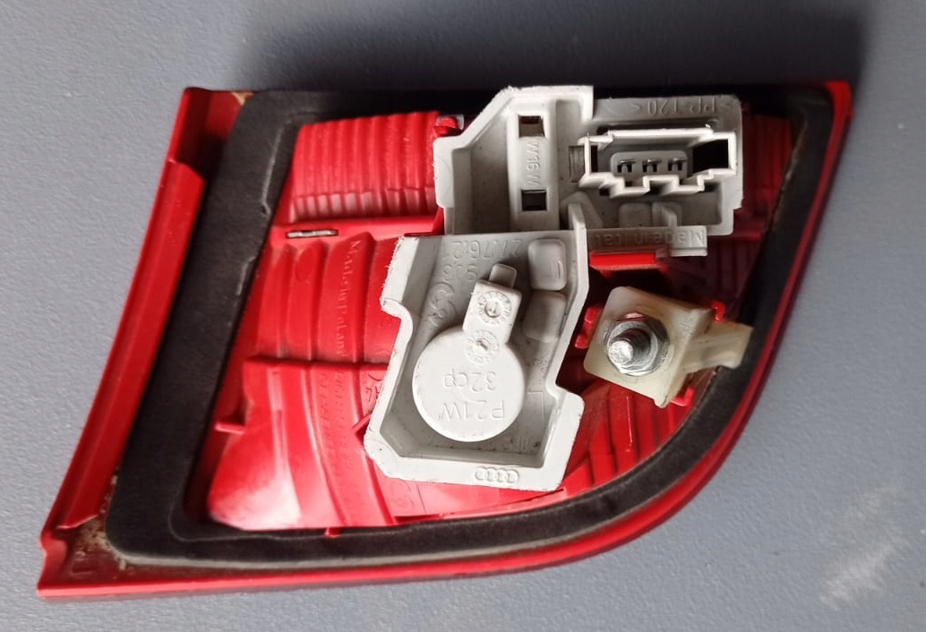 AUDI A3 8P licht links heck 8P4945093B EU