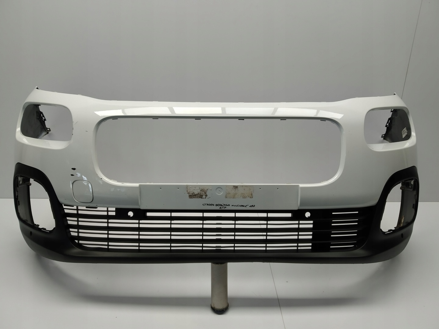 18r- Citroen Berlingo Multispace bumper front Bialy iv