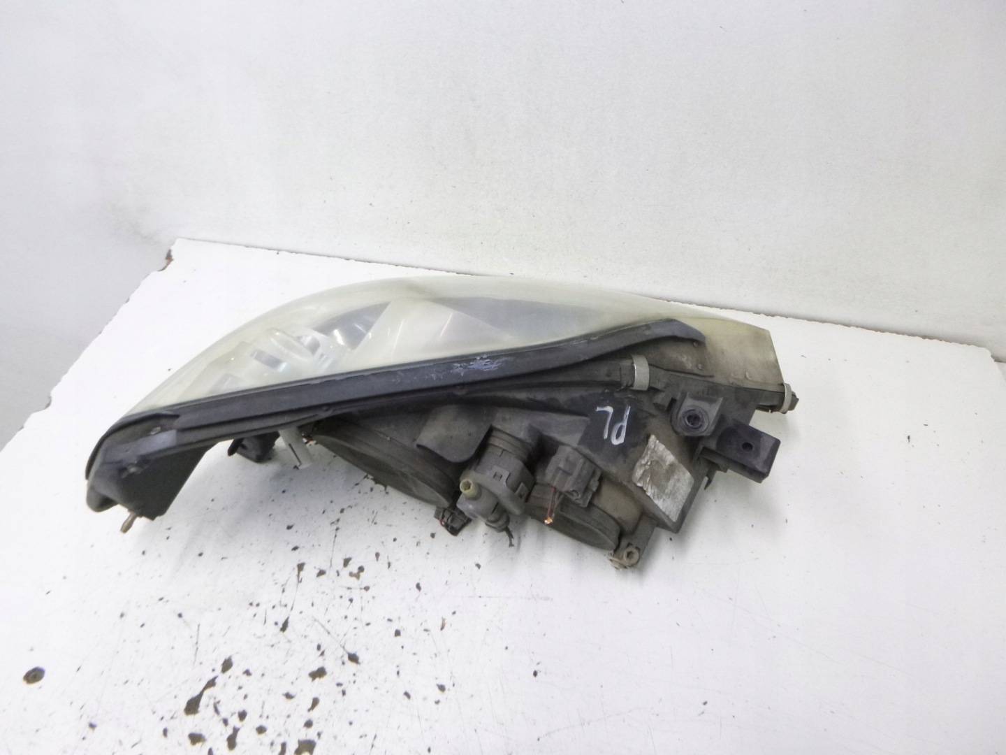 light front Nissan Primera P12 2007r. HELLA