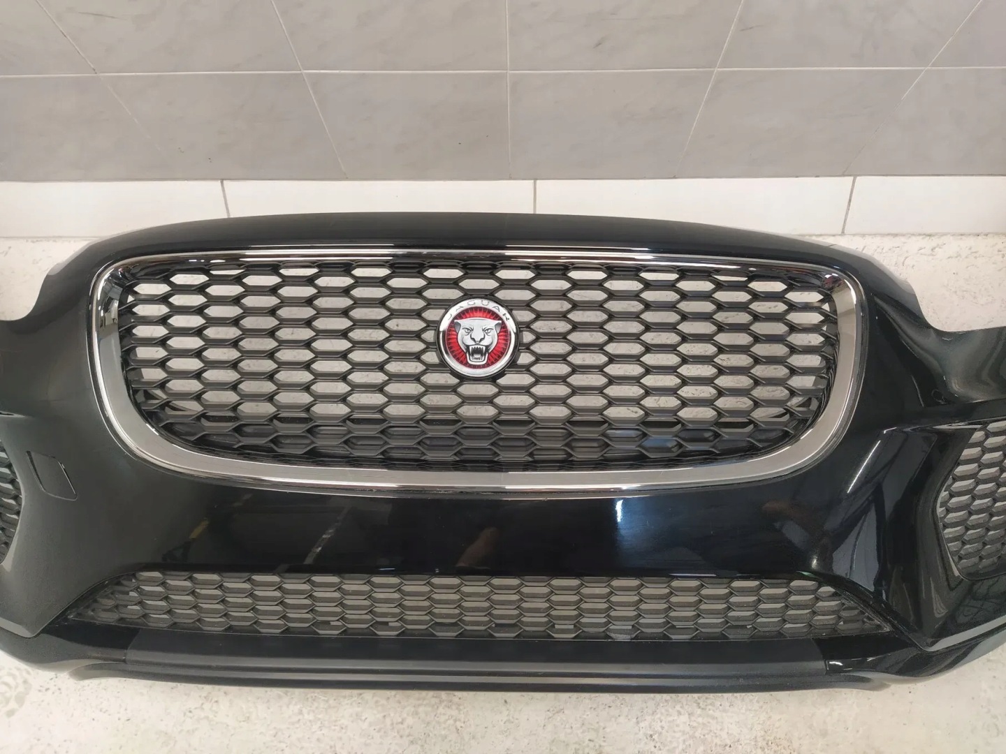 JAGUAR E-PACE X540 R DYNAMIC bumper front RADAR grill fog lights logo