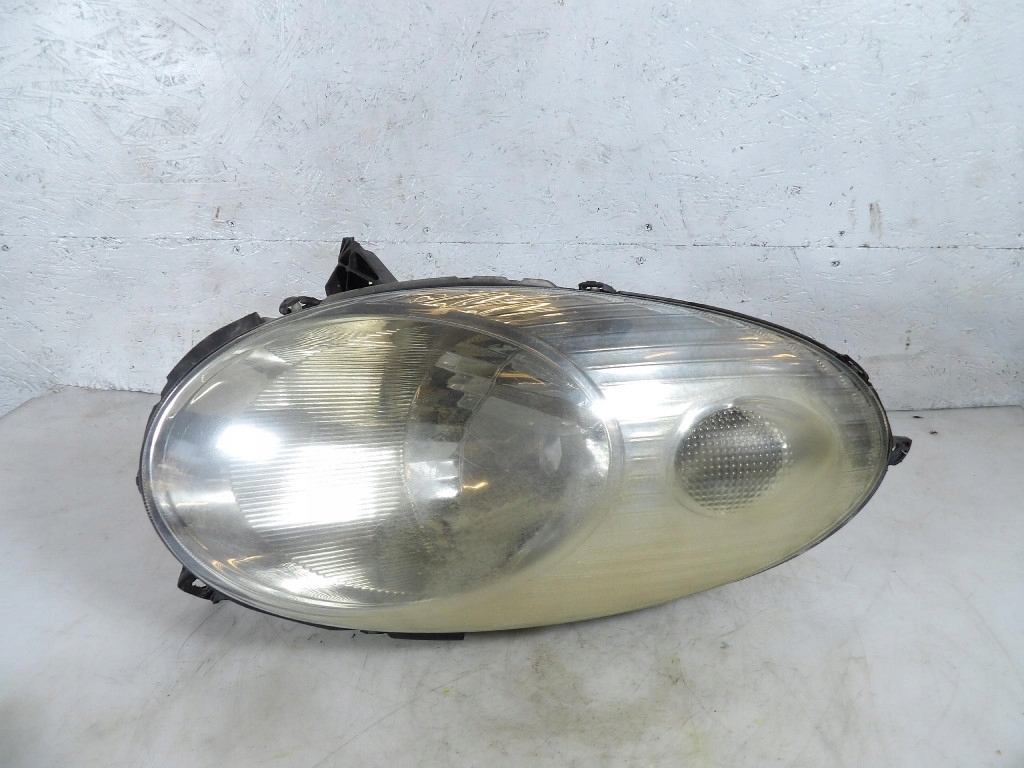 NISSAN MICRA REFLEKTOR right 26010AX700