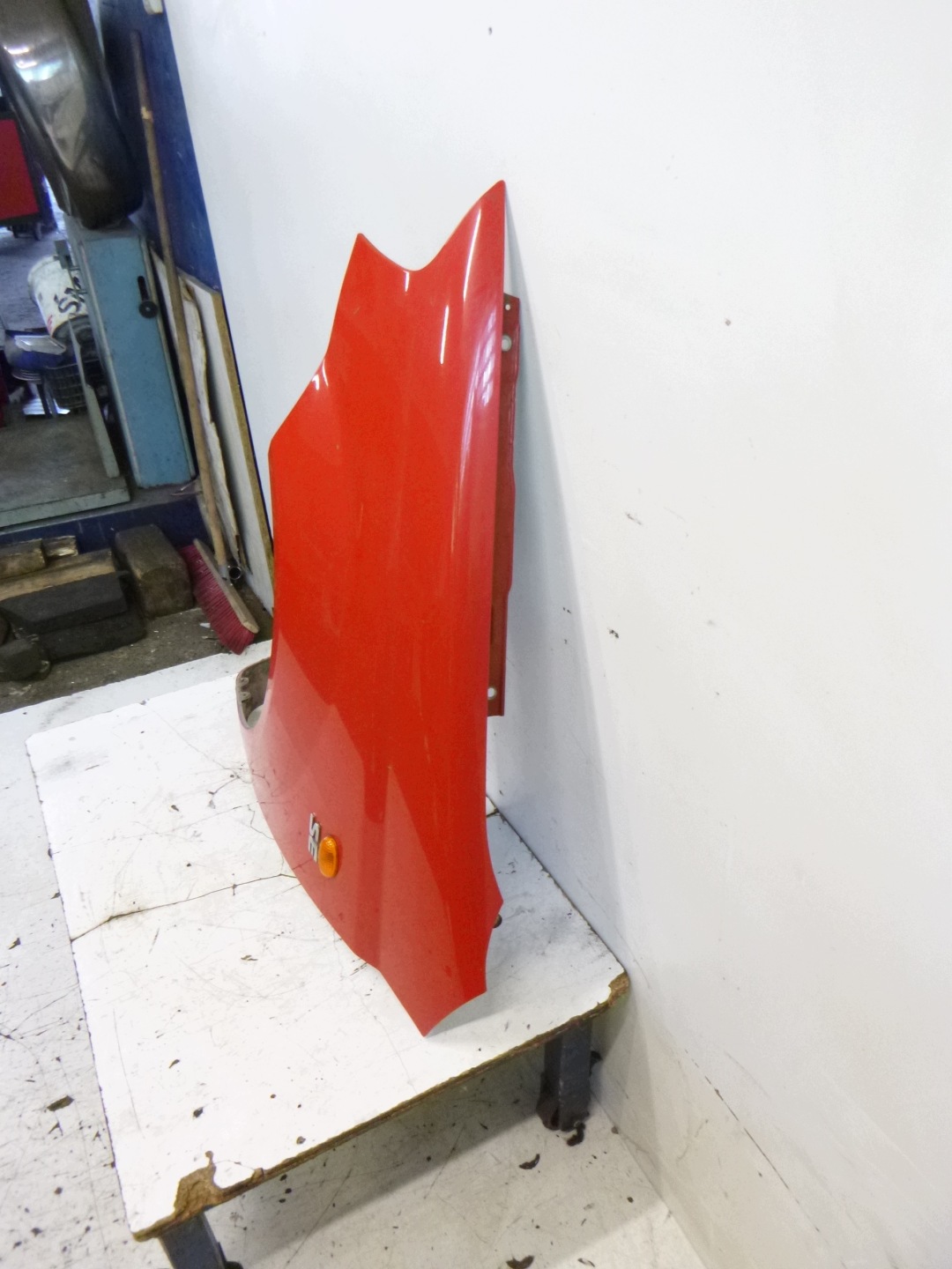 aile gauche avant Daewoo Chevrolet Kalos 02-08 code 73L rouge