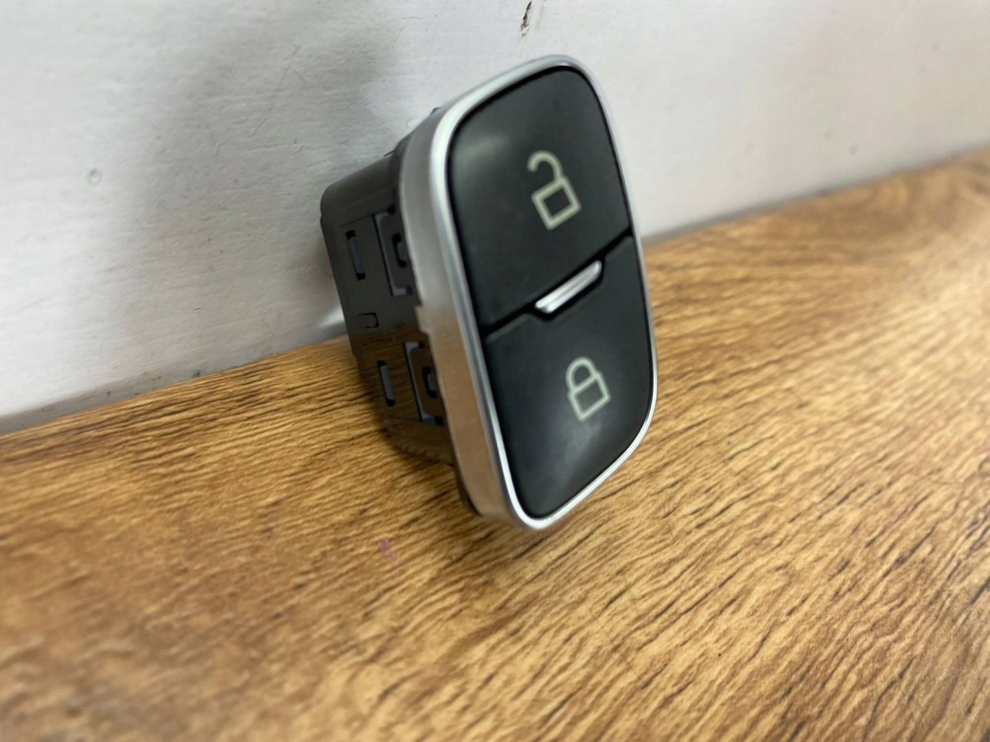 button central of a lock Ford Escape IV Kuga MK3 2020+
