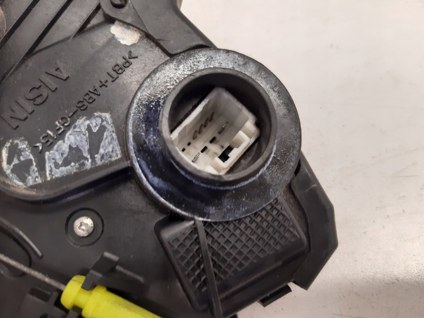 lock left front 2 PIN Toyota Avensis T25