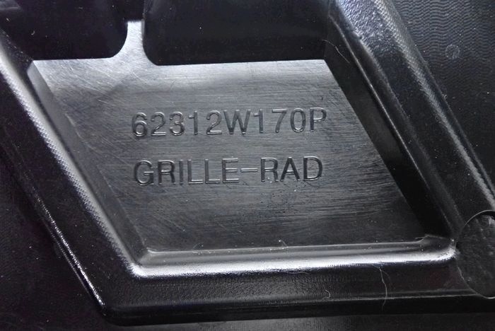 MITSUBISHI OUTLANDER IV LIFT 24- griglia