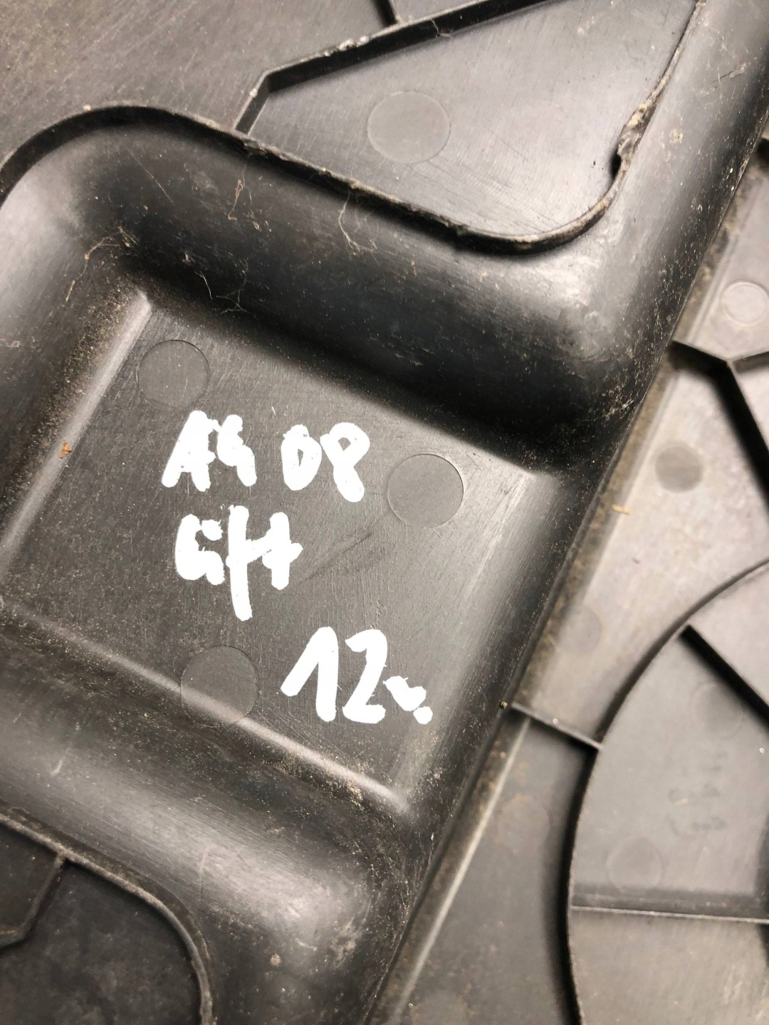 passenger compartment boot floor well AUDI A4 B8 LIFT 8T0012116B
