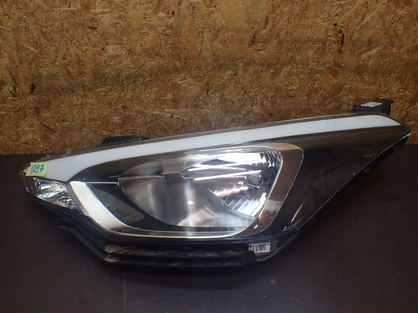 LIGHT FRONT LEFT HYUNDAI I20 14- 92101 C8000