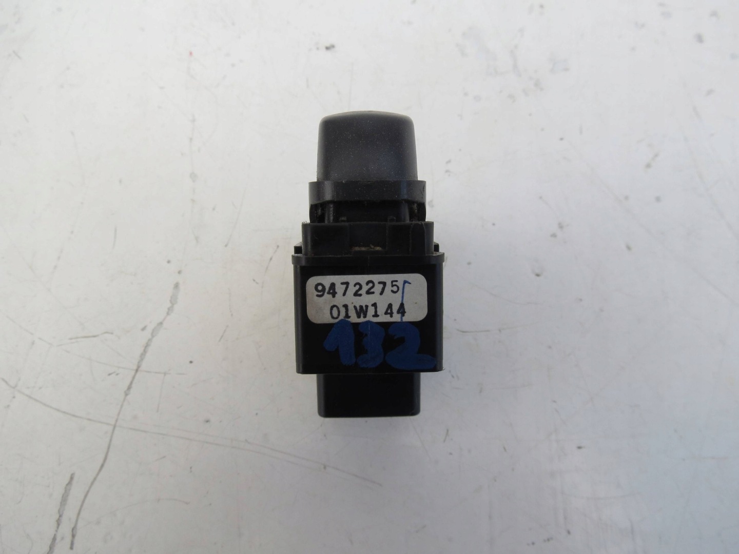 window control switch right rear part VOLVO S60 and V70 II 9472275 01W144