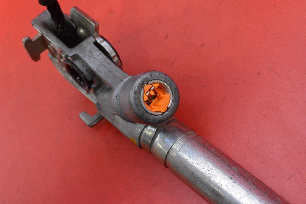 seat belt right front adjuster RENAULT MEGANE 3 III KOMBI 08-12